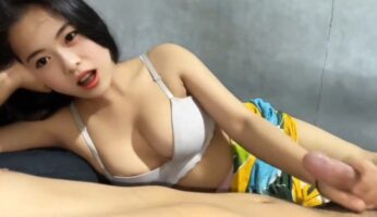 Bokep Teman Cantik Minta Kocokin Dulu Sebelum Bobo