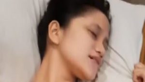 Cewek Seorang Perawat Merem Melek Pas di Ewe Keenakan