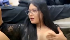 Claw Cupee Talent Cakep Berkacamata Remas Susu Viral